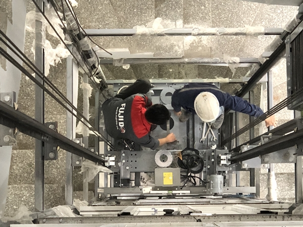 Tại sao chúng ta nên bảo trì thang máy tải hàng thường xuyên?