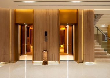Tối ưu hóa di chuyển bằng việc lắp đặt thang máy cho khách sạn