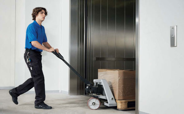 Giải pháp chống trầy xước cabin thang máy khi di chuyển đồ