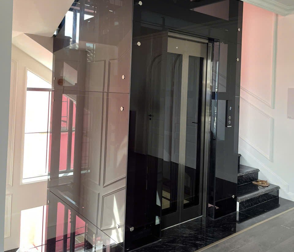 Thang máy kính gia đình – xu hướng nội thất hiện đại